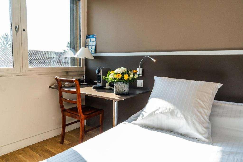 Hotel Newport Villefranche-sur-Saône Zimmer foto