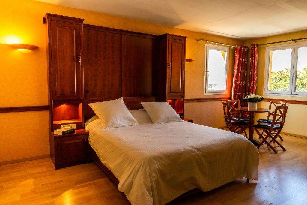 Hotel Newport Villefranche-sur-Saône Zimmer foto